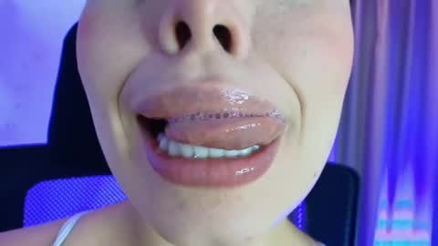Snapshot of lisbet_21x chatting on May 28, 10:07 pm Lisbet online show from May 28, 10:07 pm