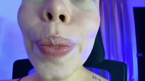 Snapshot of lisbet_21x chatting on June 11, 12:32 am Lisbet online show from June 11, 12:32 am