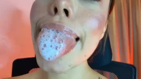 Snapshot of lisbet_21x chatting on June 12, 10:30 pm Lisbet online show from June 12, 10:30 pm