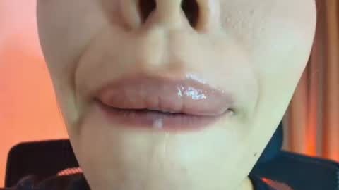 Snapshot of lisbet_21x chatting on June 22, 9:12 pm Lisbet online show from June 22, 9:12 pm