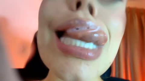 Snapshot of lisbet_21x chatting on June 26, 9:52 pm Lisbet online show from June 26, 9:52 pm