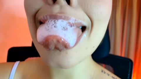 Snapshot of lisbet_21x chatting on June 30, 9:49 pm Lisbet online show from June 30, 9:49 pm