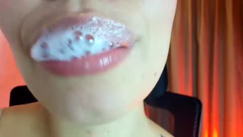 Snapshot of lisbet_21x chatting on July 7, 6:01 pm Lisbet online show from July 7, 6:01 pm
