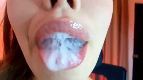Snapshot of lisbet_21x chatting on July 10, 9:28 pm Lisbet online show from July 10, 9:28 pm