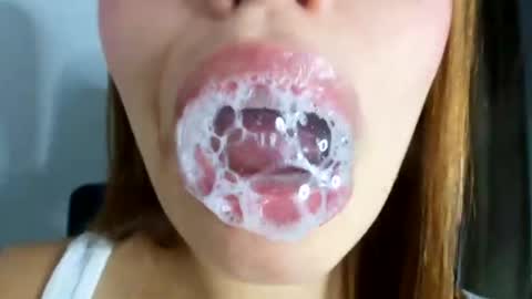 Snapshot of lisbet_21x chatting on August 5, 9:17 pm Lisbet online show from August 5, 9:17 pm