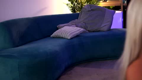 LisetteLuxe online show from July 7, 7:18 pm