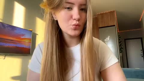 Snapshot of lisi_kiss_ chatting on May 23, 5:28 pm Aurora online show from May 23, 5:28 pm