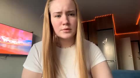 Snapshot of lisi_kiss_ chatting on May 24, 6:13 pm Aurora online show from May 24, 6:13 pm