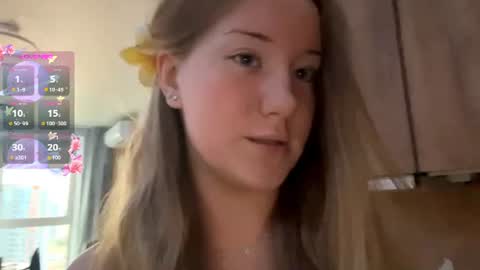 Snapshot of lisi_kiss_ chatting on June 5, 5:51 pm Aurora online show from June 5, 5:51 pm