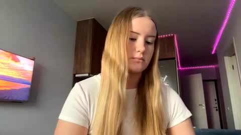 Snapshot of lisi_kiss_ chatting on June 6, 5:06 pm Aurora online show from June 6, 5:06 pm