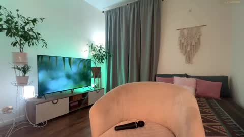 Lisa  online show from May 14, 7:09 pm