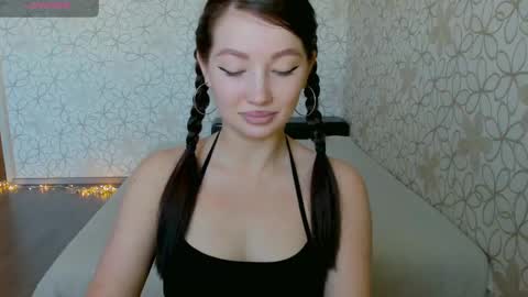 Snapshot of lissa_cristal_ chatting on May 25, 9:59 am lissa_cristal_ online show from May 25, 9:59 am