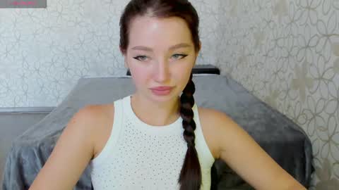 Snapshot of lissa_cristal_ chatting on August 4, 10:18 am lissa_cristal_ online show from August 4, 10:18 am