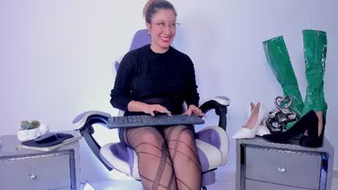 Lissa Kim online show from July 12, 4:09 pm