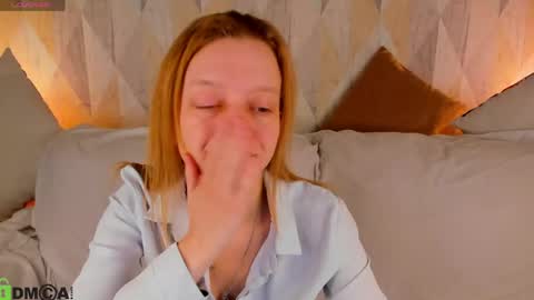 Snapshot of lissa_kitsune chatting on May 22, 2:08 am Lissa online show from May 22, 2:08 am