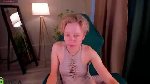 Snapshot of lissa_kitsune chatting on July 31, 8:03 am Lissa online show from July 31, 8:03 am
