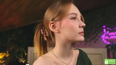 Snapshot of lissa_meooow chatting on May 20, 8:53 am your Liza again. Next stream Dec. 1 at 2 or 3 GMT online show from May 20, 8:53 am