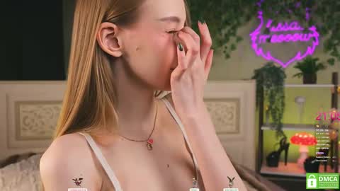 Snapshot of lissa_meooow chatting on May 21, 9:16 am your Liza again. Next stream Dec. 1 at 2 or 3 GMT online show from May 21, 9:16 am