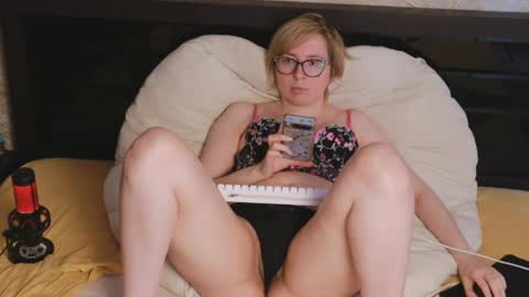 Snapshot of lissaho chatting on May 27, 11:40 am Lissa Ross online show from May 27, 11:40 am