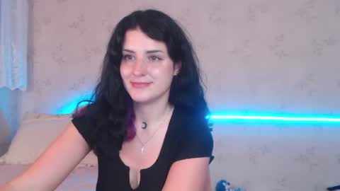 Snapshot of lissalucy chatting on June 11, 2:04 pm Alice Dont forget to thumbs up its very important online show from June 11, 2:04 pm