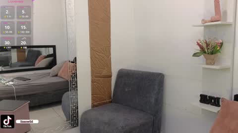 Snapshot of lissawild_ chatting on January 23, 11:15 pm ss online show from January 23, 11:15 pm