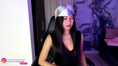 Snapshot of lissawild_ chatting on May 7, 8:03 pm ss online show from May 7, 8:03 pm