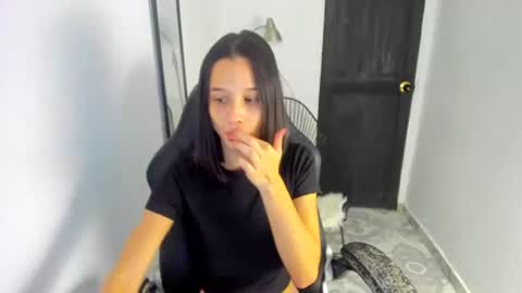 Snapshot of liswett_ chatting on June 16, 1:25 pm Liss online show from June 16, 1:25 pm