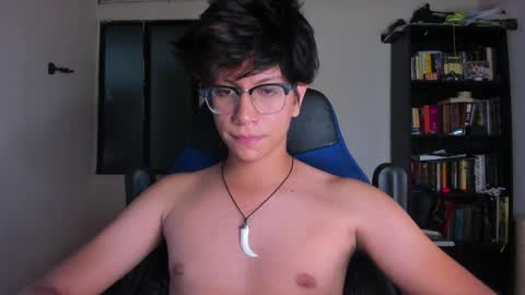 Snapshot of literateboy chatting on May 17, 1:47 am Literateboy online show from May 17, 1:47 am
