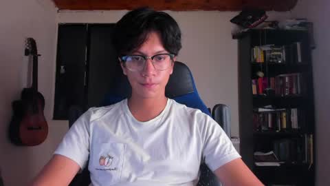 Snapshot of literateboy chatting on June 1, 1:40 am Literateboy online show from June 1, 1:40 am