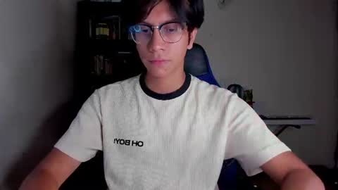 Snapshot of literateboy chatting on June 17, 1:41 am Literateboy online show from June 17, 1:41 am