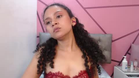 Snapshot of little18doll chatting on May 15, 1:01 am little18doll online show from May 15, 1:01 am