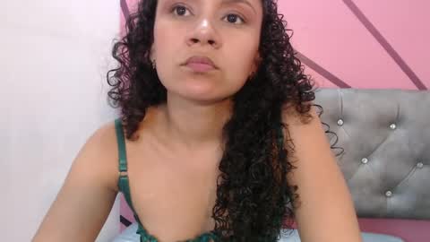 Snapshot of little18doll chatting on May 29, 9:57 pm little18doll online show from May 29, 9:57 pm