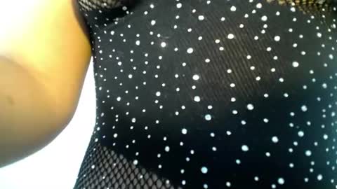 Snapshot of little18doll chatting on June 14, 2:24 am little18doll online show from June 14, 2:24 am