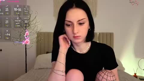 Snapshot of little1_molly chatting on June 12, 9:46 pm Molly online show from June 12, 9:46 pm