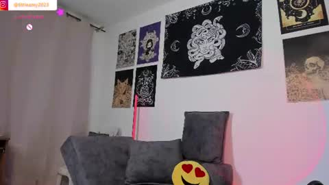 Snapshot of little__ammy chatting on June 7, 1:21 am little__ammy online show from June 7, 1:21 am