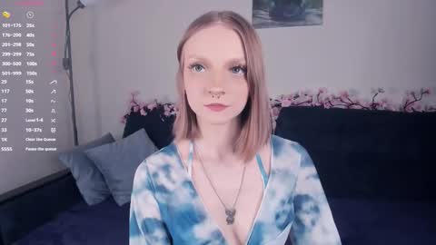 Snapshot of little__caprice chatting on November 7, 7:19 am Bella online show from November 7, 7:19 am