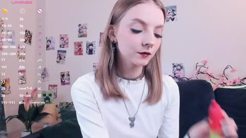 Snapshot of little__caprice chatting on May 29, 7:50 am Bella online show from May 29, 7:50 am
