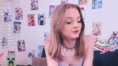Snapshot of little__caprice chatting on June 3, 2:33 pm Bella online show from June 3, 2:33 pm