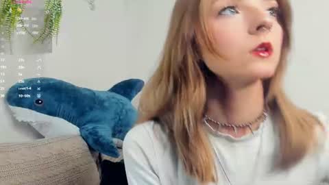 Snapshot of little__caprice chatting on June 12, 7:51 am Bella online show from June 12, 7:51 am