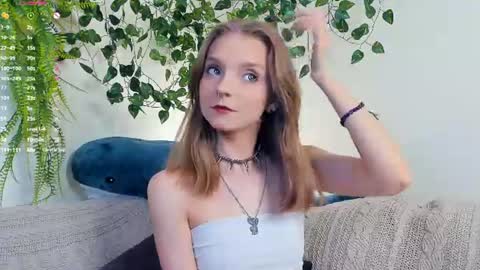 Snapshot of little__caprice chatting on June 17, 8:06 am Bella online show from June 17, 8:06 am