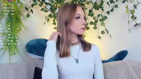 Snapshot of little__caprice chatting on June 19, 8:18 am Bella online show from June 19, 8:18 am