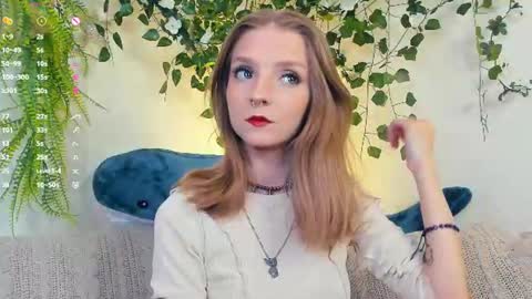 Snapshot of little__caprice chatting on June 24, 7:40 am Bella online show from June 24, 7:40 am