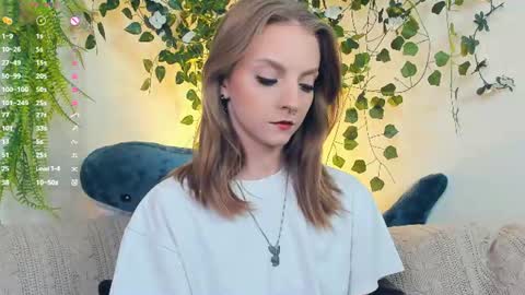 Snapshot of little__caprice chatting on July 1, 7:32 am Bella online show from July 1, 7:32 am