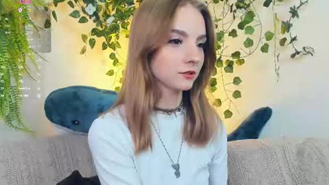Snapshot of little__caprice chatting on July 3, 7:59 am Bella online show from July 3, 7:59 am