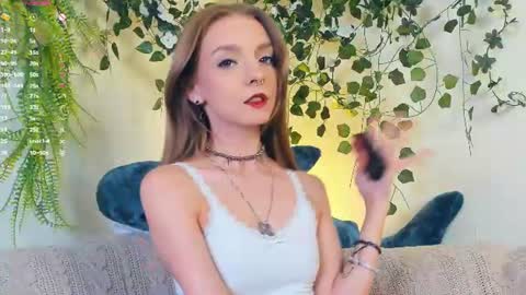 Snapshot of little__caprice chatting on July 24, 8:01 am Bella online show from July 24, 8:01 am