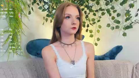 Snapshot of little__caprice chatting on August 4, 7:22 am Bella online show from August 4, 7:22 am