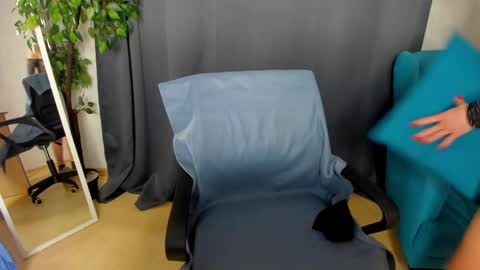 Snapshot of little__isabel chatting on May 21, 7:59 am Isabel online show from May 21, 7:59 am