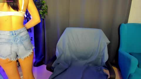 Snapshot of little__isabel chatting on May 25, 1:33 am Isabel online show from May 25, 1:33 am