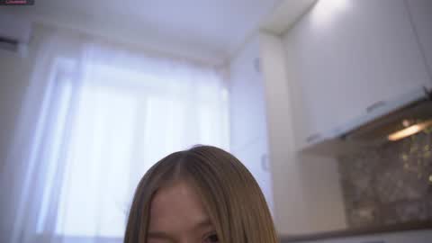 Snapshot of little__mixx chatting on June 8, 9:20 am SophiaKateline online show from June 8, 9:20 am
