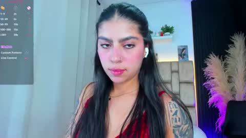 Snapshot of little__sophie18 chatting on June 16, 8:44 pm Sophie ---- connected from 1400 to 2100 Colombia time online show from June 16, 8:44 pm